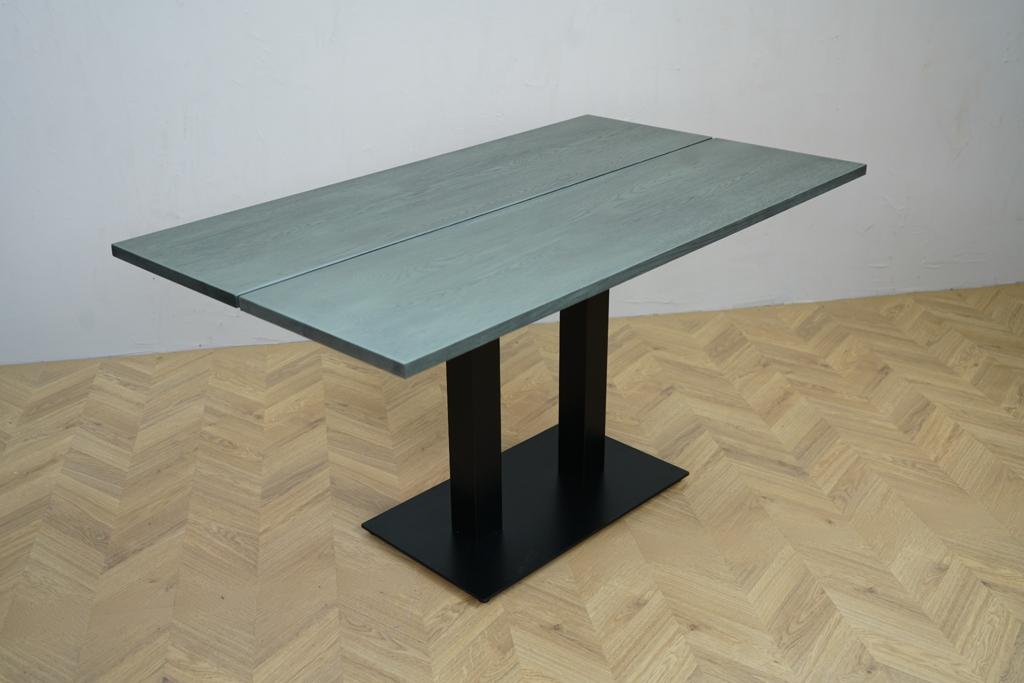 Carnett spisebord 140x80 med grå bordplade og sort stel – set fra skrå vinkel